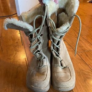 Delias beige winter boots size 6